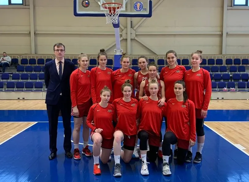 Юниорки пробились в 