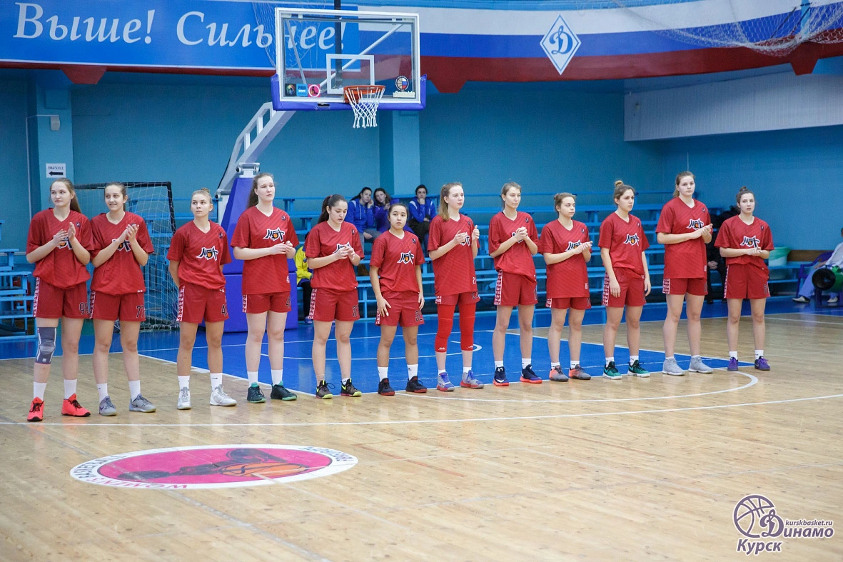 Юниорки отправились в Питер