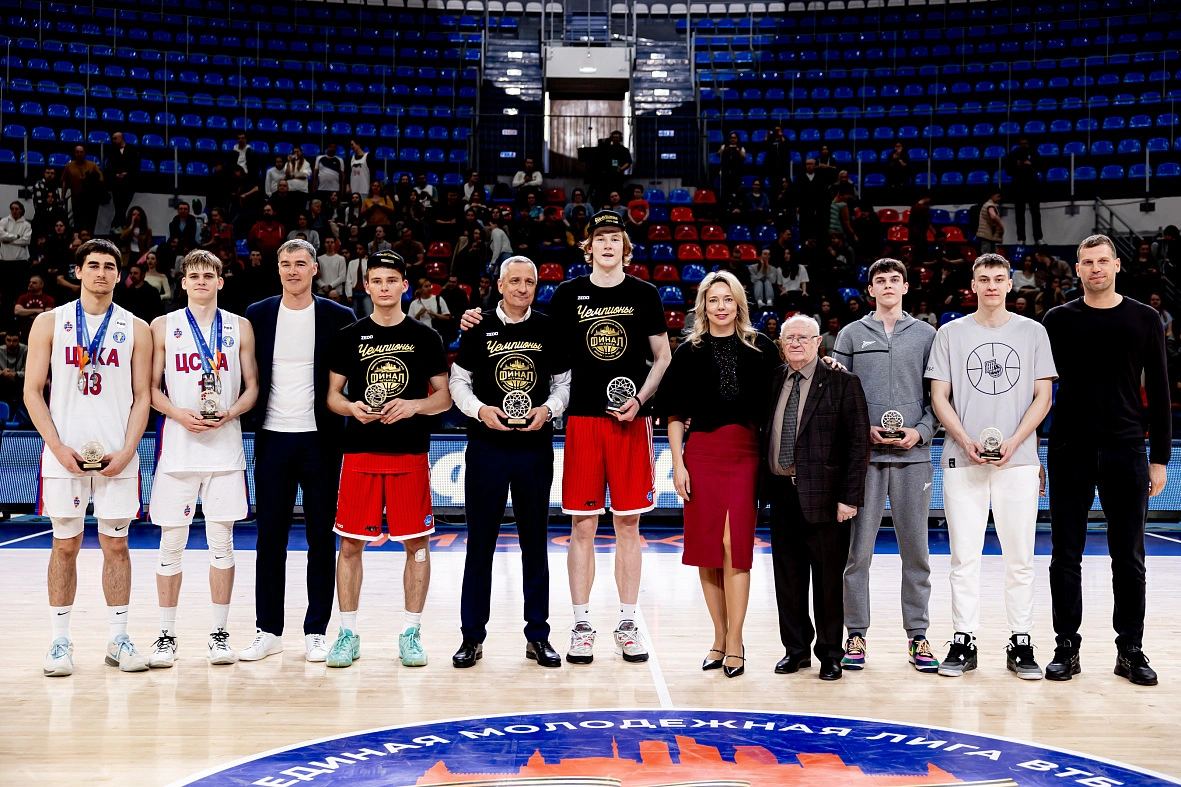 Максим Огарков — MVP, Александр Афанасьев — лучший тренер 