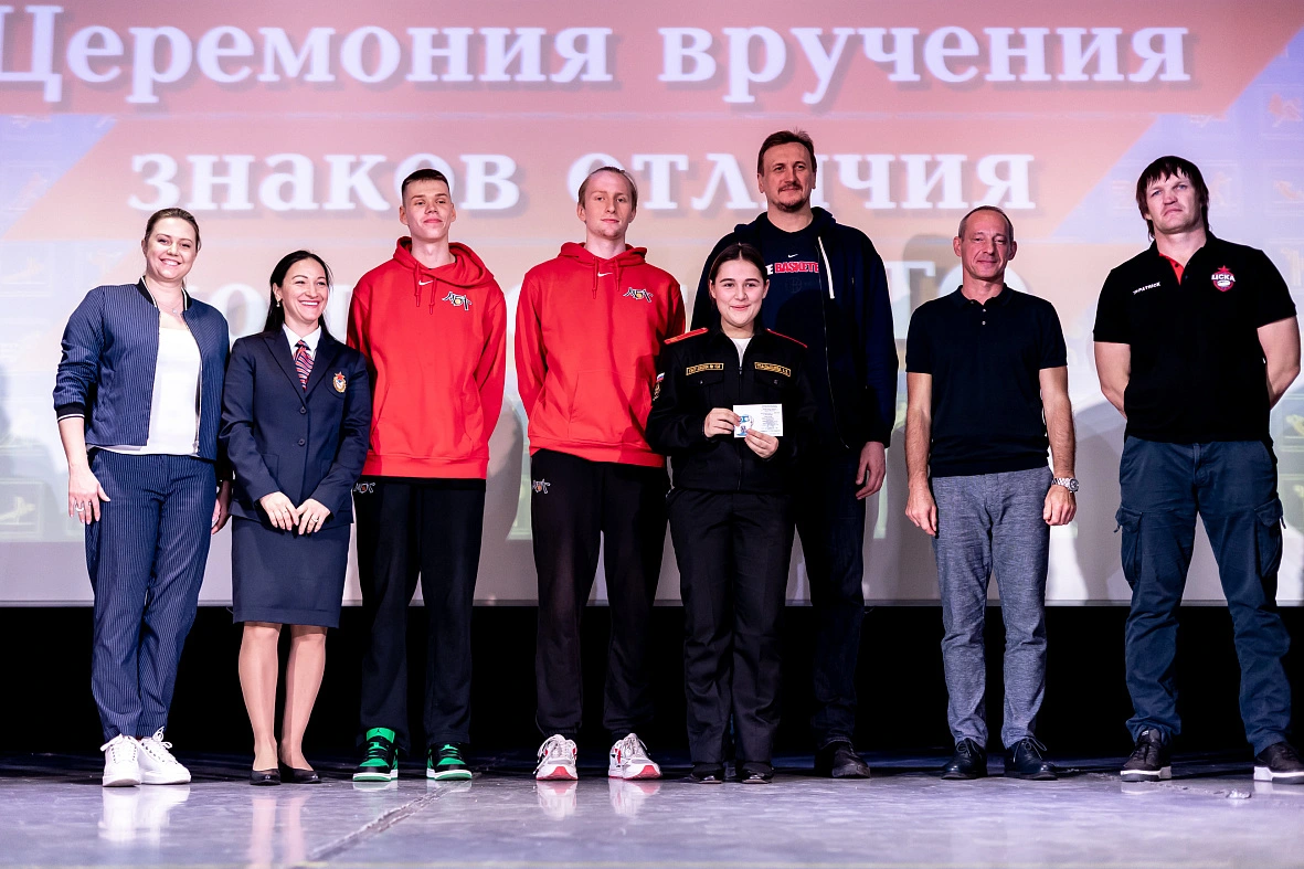 Значки отличникам ГТО