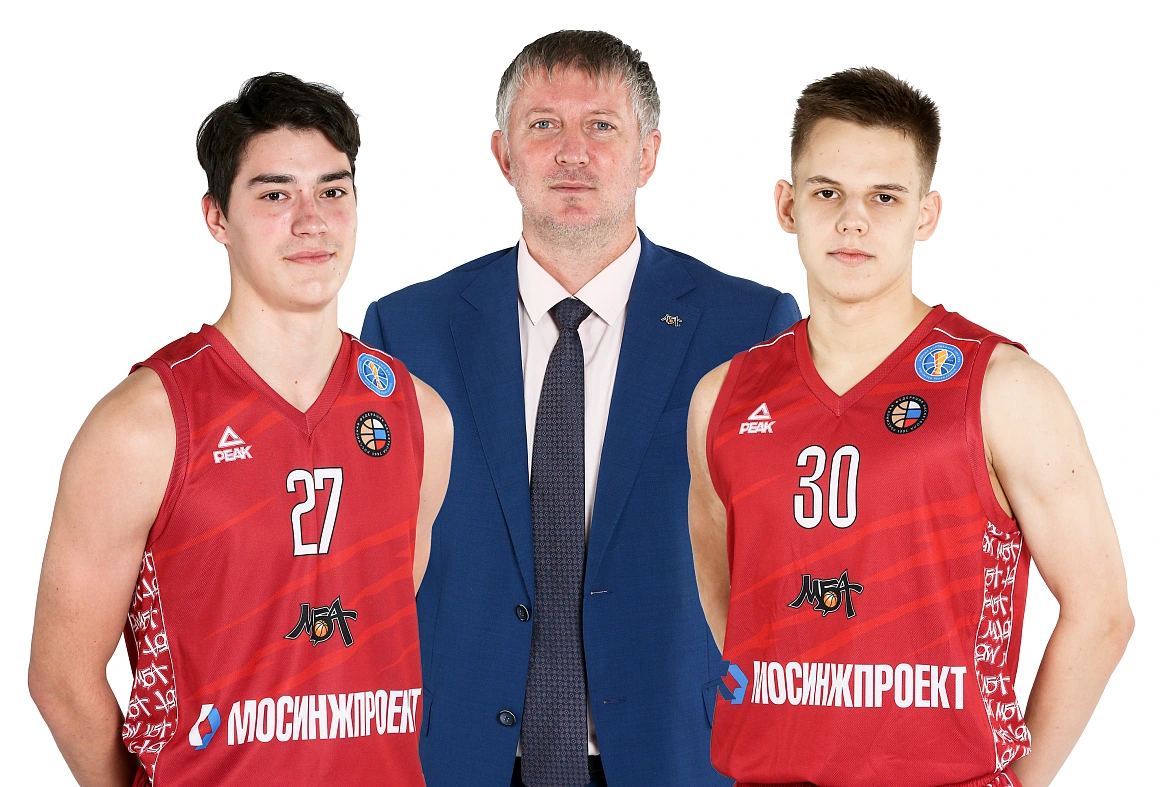 Два игрока и тренер МБА в юношеской сборной России U18