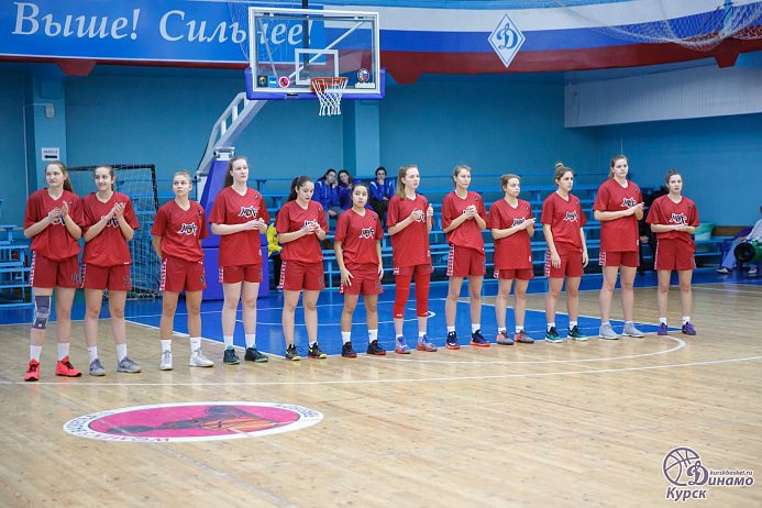 Юниорки отправились в Питер