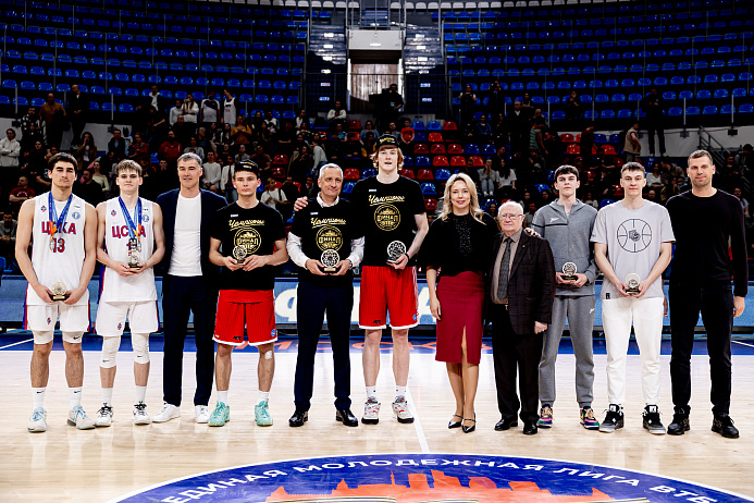 Максим Огарков — MVP, Александр Афанасьев — лучший тренер 